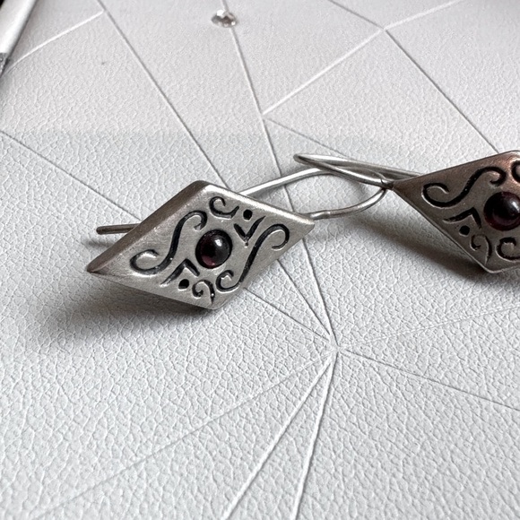 🔻Stunning .925 Sterling Silver and Ruby Art Deco Vintage Earrings Never Worn - Picture 9 of 10